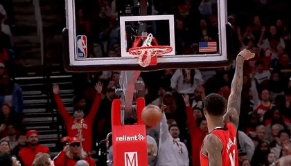 九游体育-终于等到你！贾巴里再中三分连得8分，火箭领先到3个回合