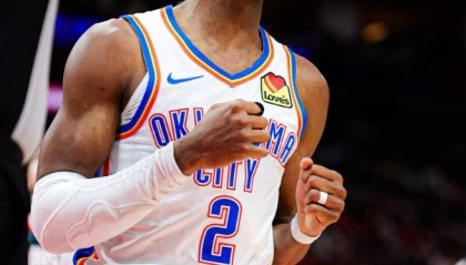 九游-亚历山大20+10刷爆神迹，兰德尔32分带不动华子，雷霆擒狼夺8连胜