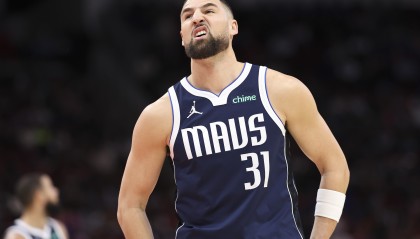 九游体育-佛光照不出来了！克莱替补16分钟手感冰凉11投仅3中&amp;三分5中0