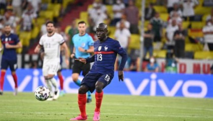 九游游戏-继续充当绿叶？躲在队友身影中的坎特才是法国基石