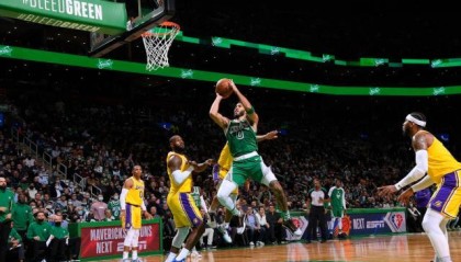 九游官方网站-花园球馆迎回久违的幸福 逆转湖人令绿军信心倍增