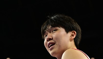 九游官方网站-杨瀚森背靠背出战16分13板2助1帽 混音不敌快船