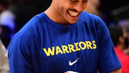 九游体育-莺歌与维金斯遭球迷拉踩 谁才是更好的锋线球员？