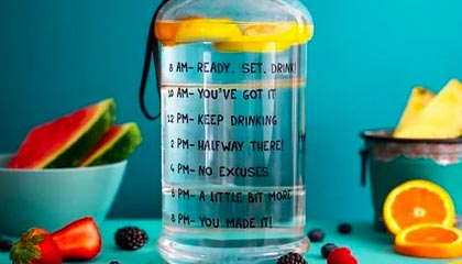 九游游戏-河北五超·微视频丨“河北五超”秦皇岛队对阵沧州队比赛前，两队互送当地特色礼品